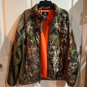 Men’s Mossy Oak Light Puff Jacket Polyester Camouflage Size Large Zip Pockets